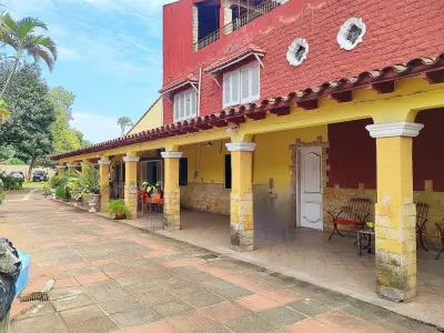 Casa en venta en San Lorenzo con piscina y gran terreno 3