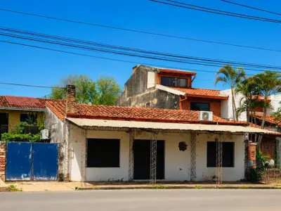 Casa en venta en San Lorenzo con salón comercial 2