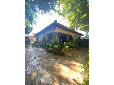 Casa en venta en San Lorenzo, zona Palacio de Justicia 4