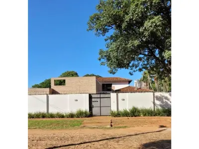 Casa en venta en San Miguel, San Lorenzo 3
