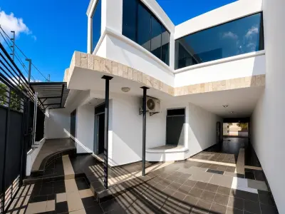 Casa en venta en San Vicente, Asunción 3