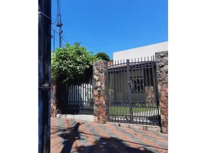 Casa en venta en San Vicente, Asunción, con 6 dormitorios 3