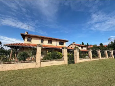 Casa à venda em Surubi'y, Mariano Roque Alonso 2