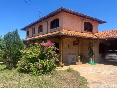 Casa à venda em Surubi'y, Mariano Roque Alonso 4