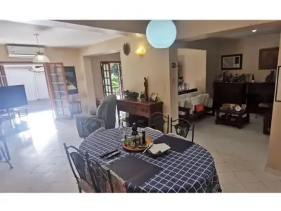 Casa à venda em Tacumbú com terreno de 1309 m² em esquina 4