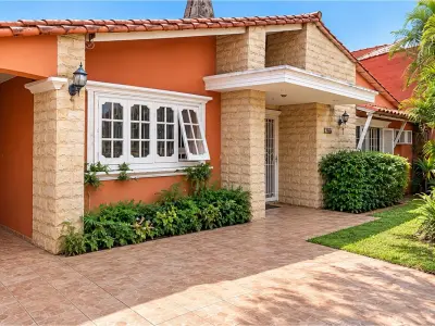 House for sale in Tembetary with pool and quincho 2