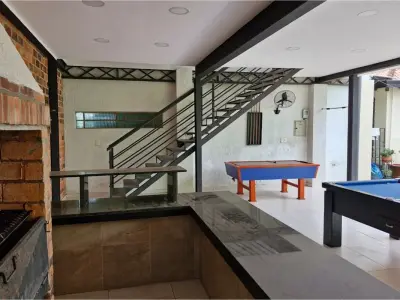 Casa en venta en Valle Apuá, Lambaré, con 6 dormitorios 4