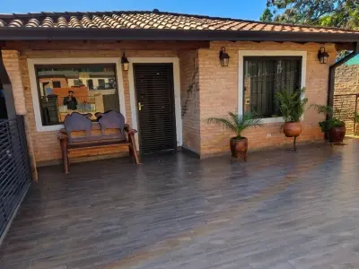 Casa à venda em Villa Elisa, bairro 8 de Diciembre 2