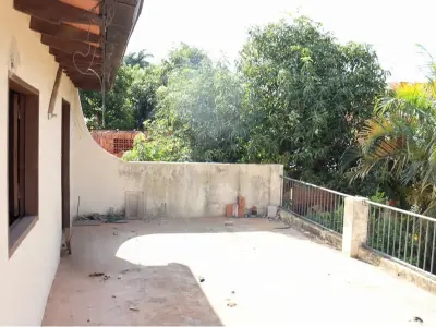 Casa à venda em Villa Elisa, bairro Mbocajaty 3