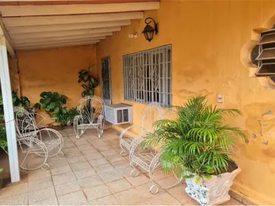 House for sale in Vista Alegre, Asunción 3