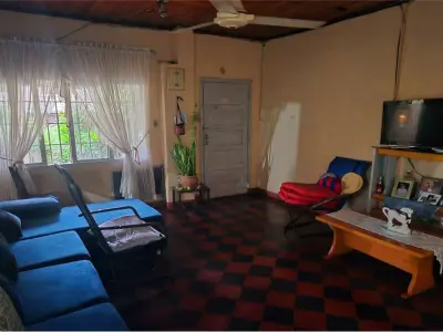 House for sale in Vista Alegre, Asunción 4