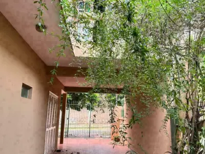 Casa en venta en Vista Alegre, Asunción — 5 dormitorios 2