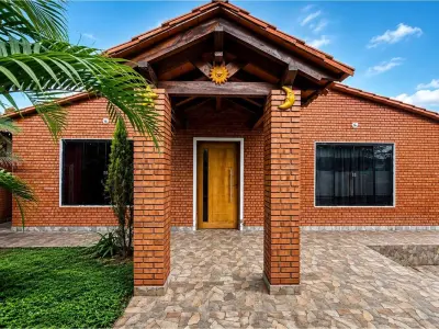 Casa en venta en Yaguarón con piscina y quincho 3