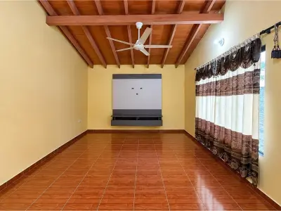 Casa en venta en Yaguarón con piscina y quincho 4