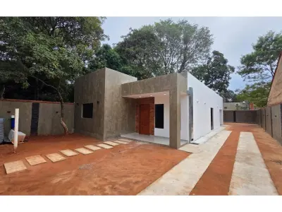 Casa en venta en Ycuá Duré, Luque 3