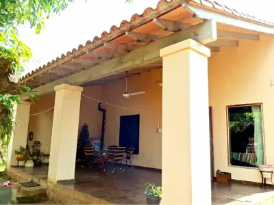 Casa en venta en Ypacaraí con 3 dormitorios 2