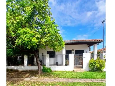 Casa à venda em Ytay, Assunção, com jardim e churrasqueira 2