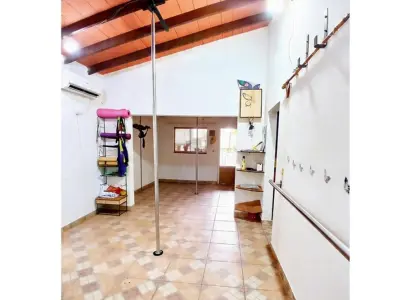 Casa à venda em Ytay, Assunção, com jardim e churrasqueira 3