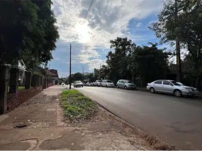 Casa à venda na região central de Encarnación 4