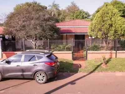 Casa en venta frente a la plaza en Caaguazú — 220 m² 2