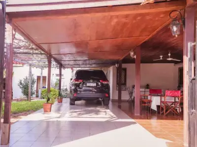 Casa en venta frente a la plaza en Caaguazú — 220 m² 3