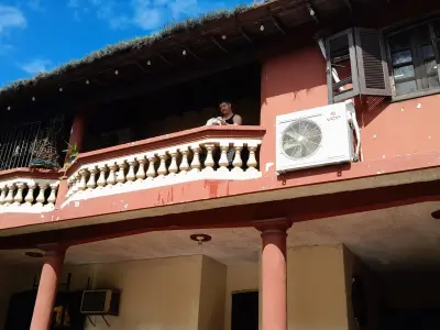 Casa en venta frente al Jardín Botánico en Santísima Trinidad, Asunción 2