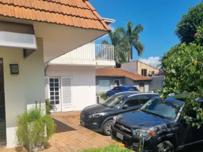 Casa à venda ideal para escritórios em Las Mercedes, Assunção 3