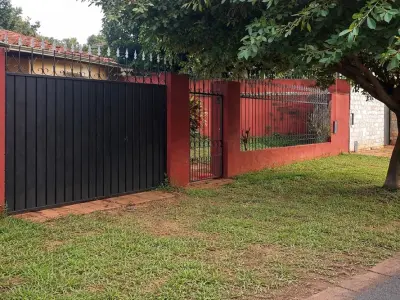 Casa en venta para refaccionar en Luque, Cuarto Barrio 4