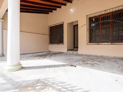 Casa en venta para refaccionar en San Vicente, Asunción 4