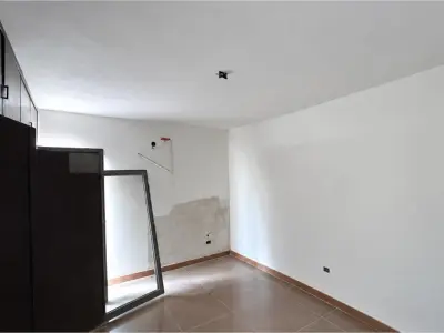 Casa en venta para renovar en Dr. Francia, Asunción 3