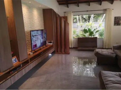 Casa à venda semimobiliada com piscina em San Lorenzo 2