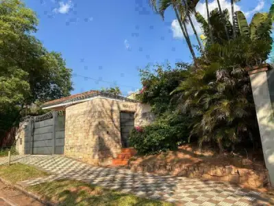 Casa en venta semi amoblada en Ita Enramada, Asunción 2