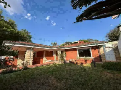 Casa en venta semi amoblada en Ita Enramada, Asunción 3