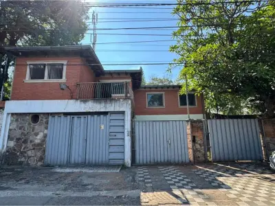 Casa en venta sobre Avda. Félix Bogado, Pettirossi 3