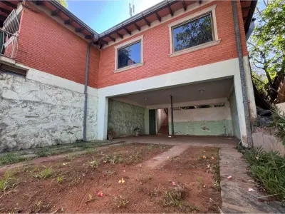Casa en venta sobre Avda. Félix Bogado, Pettirossi 4