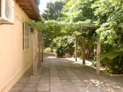 Casa à venda em avenida principal em San Lorenzo 3