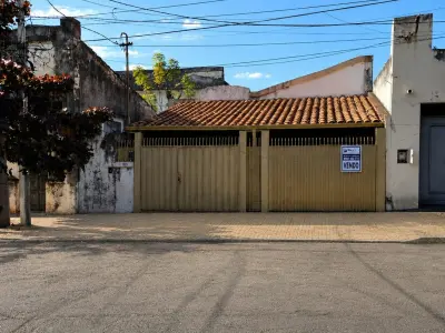 Casa en venta sobre Ayolas, barrio Tacumbú, a pasos del centro de Asunción 2