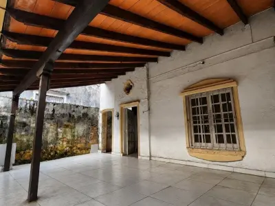 Casa en venta sobre Ayolas, barrio Tacumbú, a pasos del centro de Asunción 3