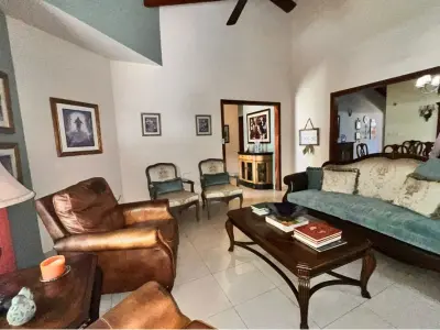 Casa en venta totalmente amoblada en Luque, Central 3