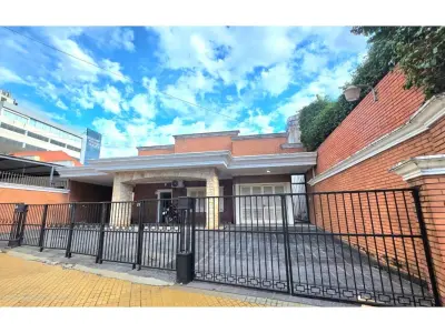 Casa en venta y alquiler en Barrio Las Mercedes 2