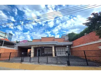 Casa en venta y alquiler en Barrio Las Mercedes 3