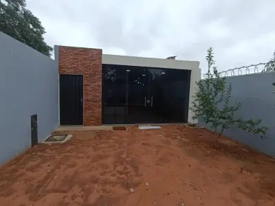 Casa estilo chalé nova à venda em Ñemby 3