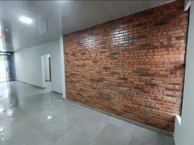 Casa estilo chalé nova à venda em Ñemby 4