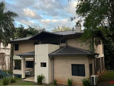 Casa estilo clásico en venta en Paraná Country Club, Hernandarias 2
