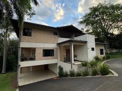 Casa estilo clásico en venta en Paraná Country Club, Hernandarias 4