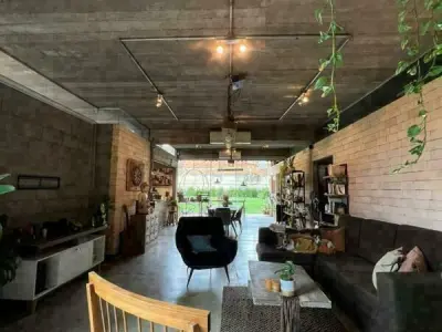 Casa Estilo Industrial à Venda em Luque, Central 3