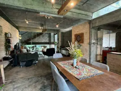 Casa Estilo Industrial à Venda em Luque, Central 4