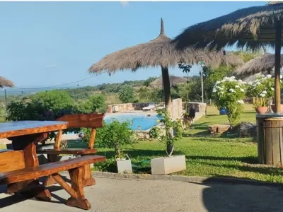 Casa estilo resort en venta en Emboscada, Cordillera 3