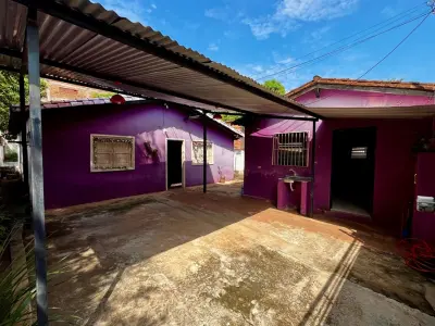 Casa familiar en venta con salón independiente en San Lorenzo 4