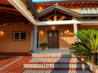 Casa familiar en venta en Cuatro Mojones, Lambaré 3